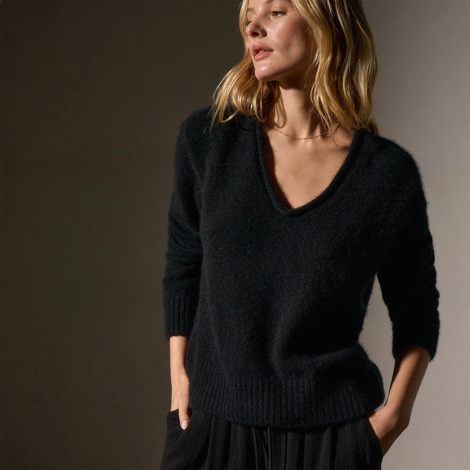 Cashmere Soft V Sweater - True Black