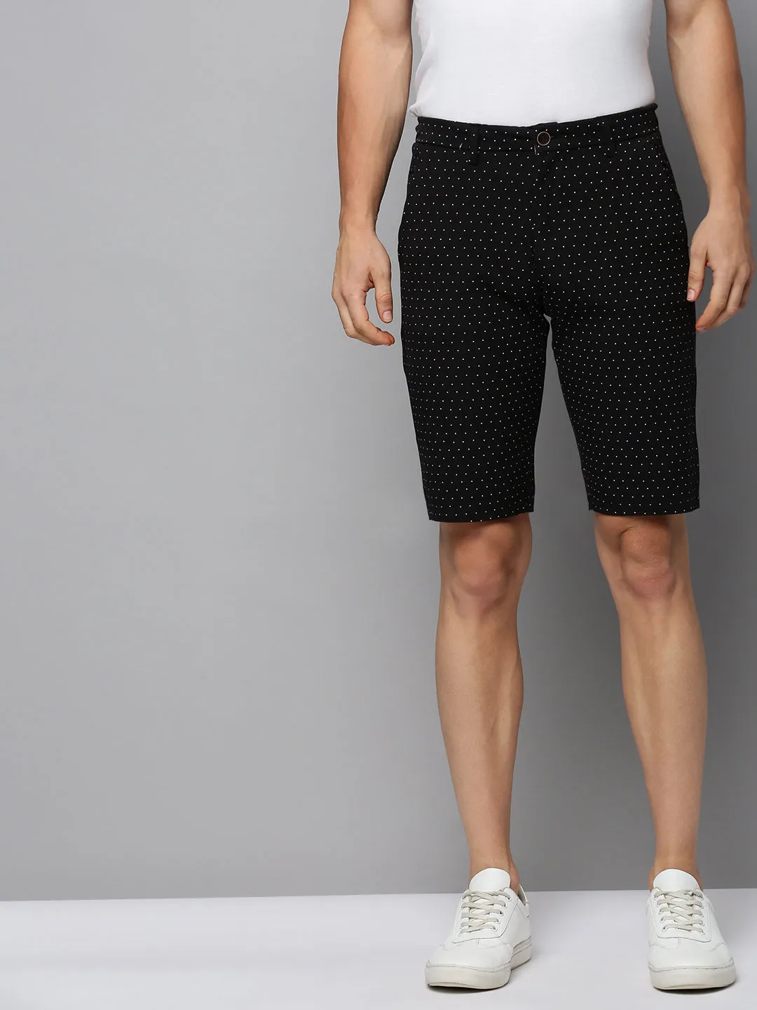 Men Black Geometric Printed Cotton Mid-Rise Shorts