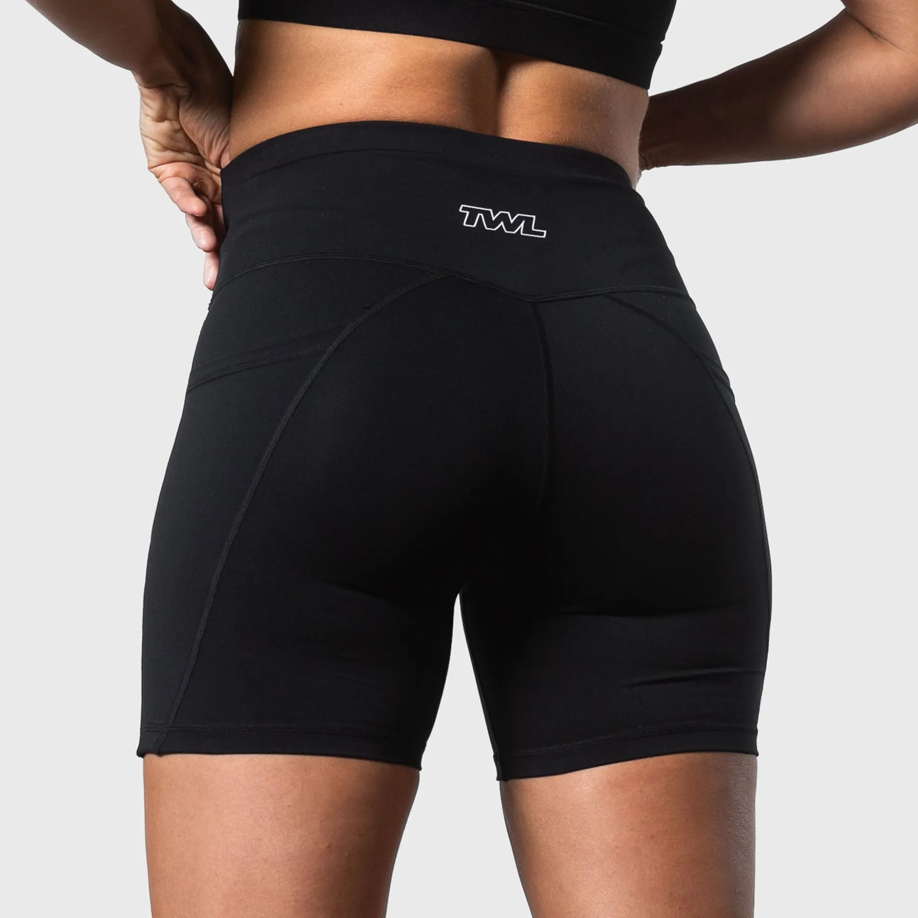 TWL - WOMEN'S ENERGY SHORTS MID LENGTH - ATHLETE - BLACK/WHITE